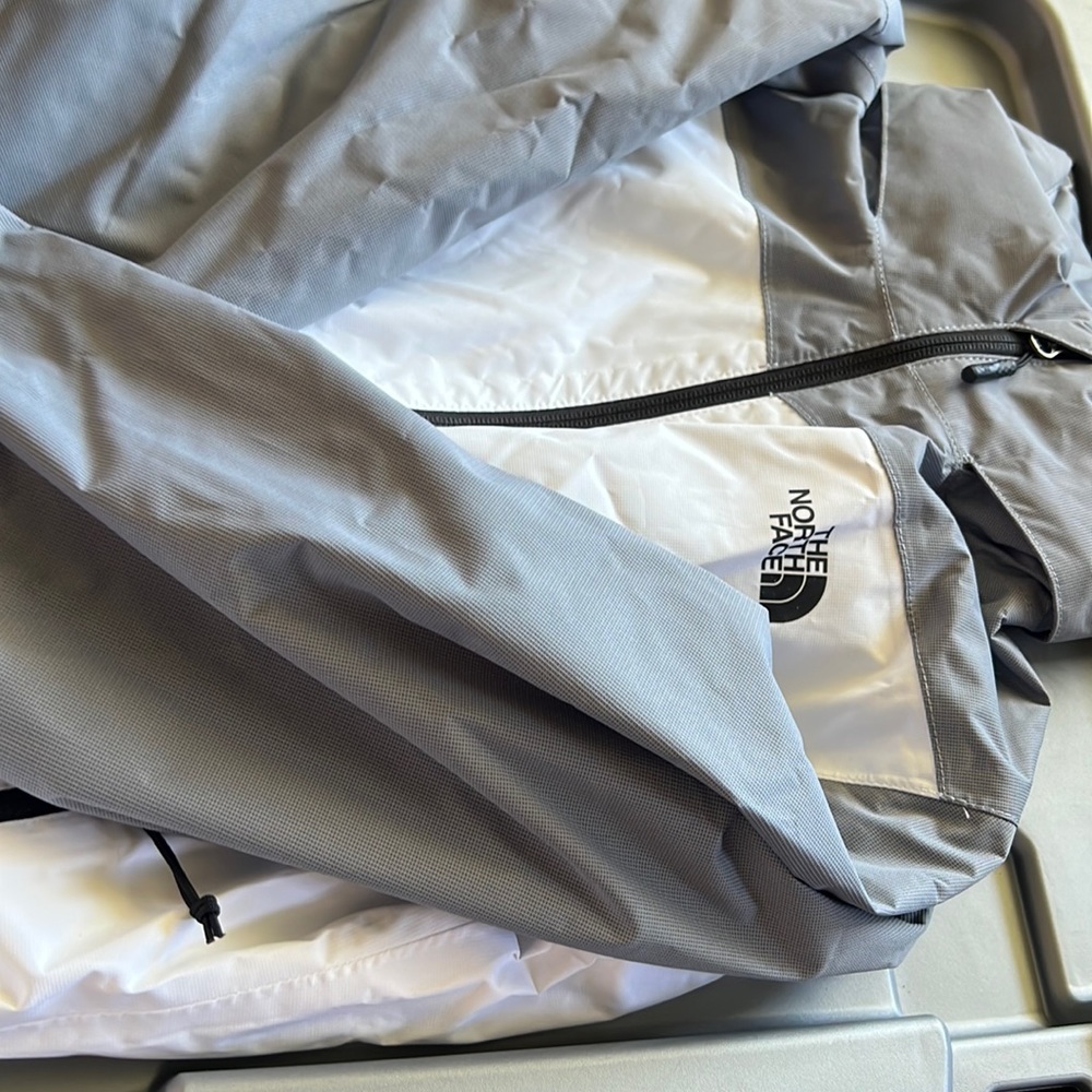White And Grey Northface Jacket - image 3